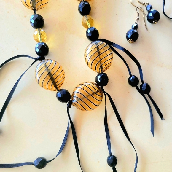 Murano Jewelry - Beautiful Murano Gold Glass Black Beaded Necklace from Venice New Condition